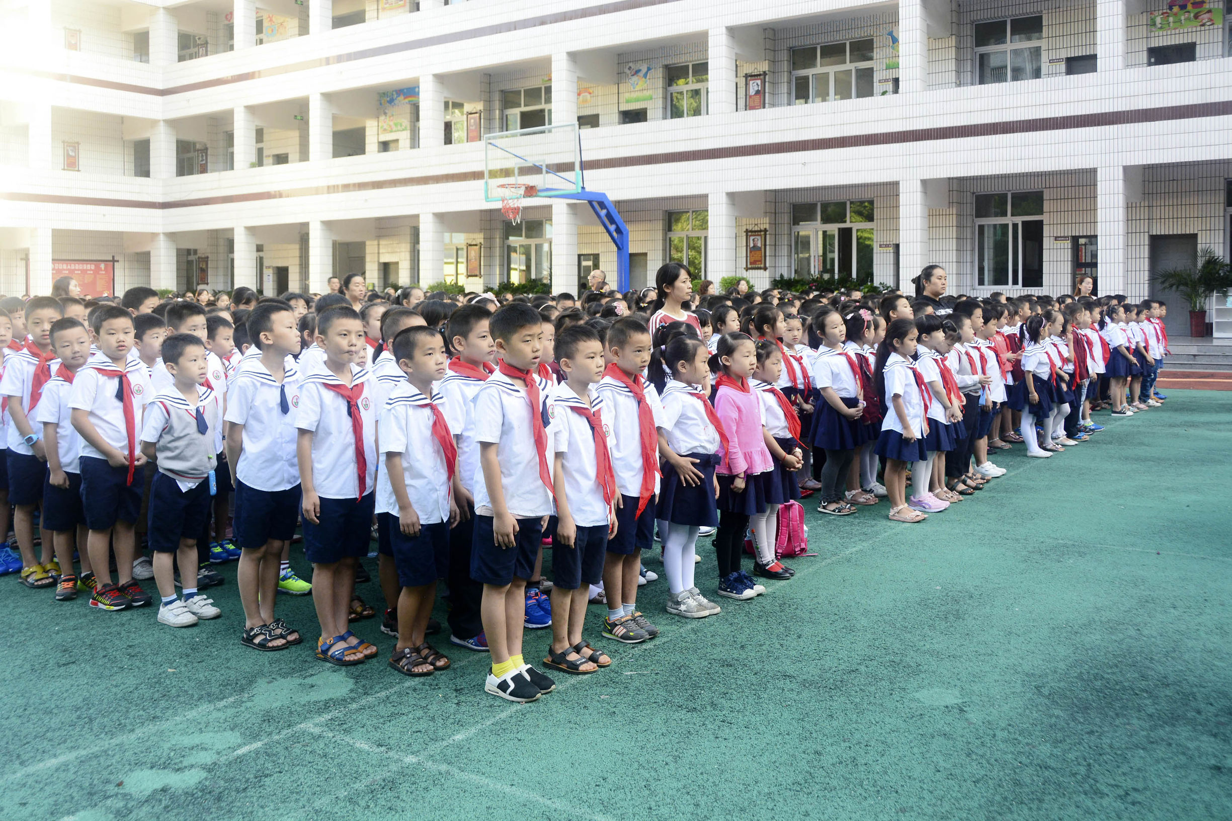三小学校升旗仪式,城区三小升旗仪式正规视频完整版