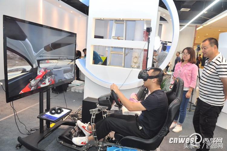 “共享驾校”亮相西安双创周VR学车有望普及