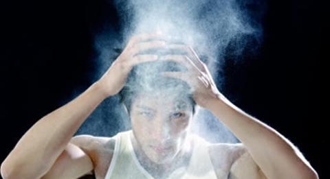 刚洗完头头皮屑特别多是什么原因,头特别痒头皮屑特别多是什么原因