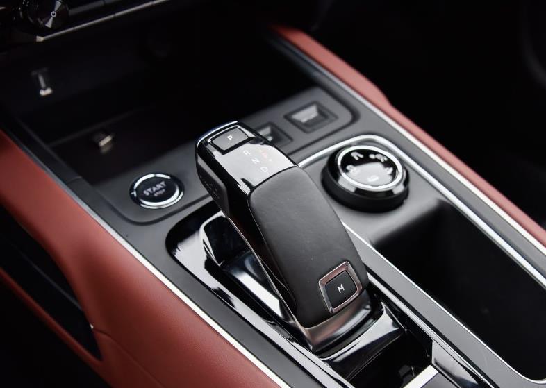 世上所有入流的美，都不相苟同