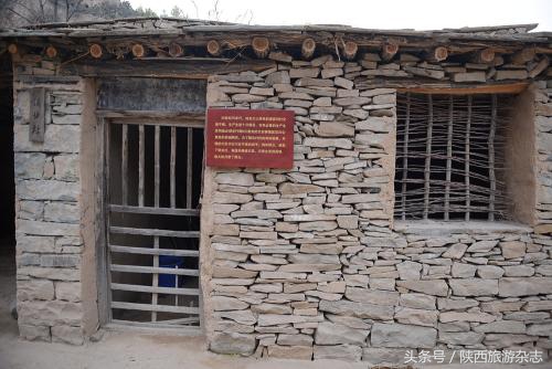 6个窑洞成*物文**吸引了很多人参观，许多年长的都落泪了，这是为啥