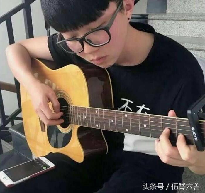 被薛之谦夸的新歌曲,毛不易第一次唱消愁让薛之谦惊讶