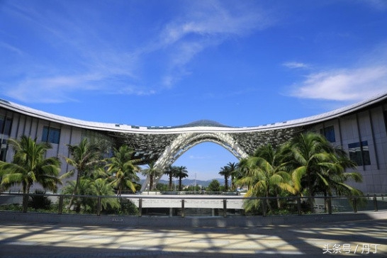 美女三亚之旅、疯狂购物、刷爆银行卡、