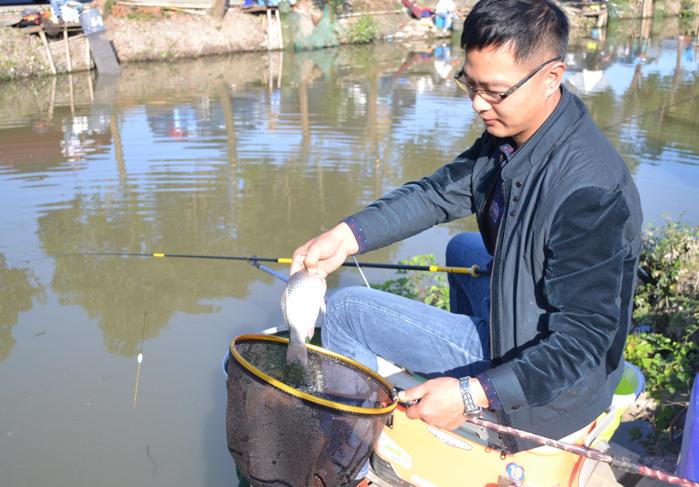 传统野钓进攻型和防守型钓鱼法,就这样钓鱼矶竿滑漂钓法视频解析