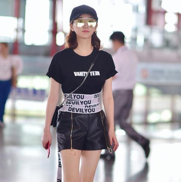 早秋复古又时髦的日常搭配,又酷又飒的早秋搭配