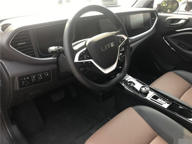 众泰发光车,最想不到的汽车广告众泰