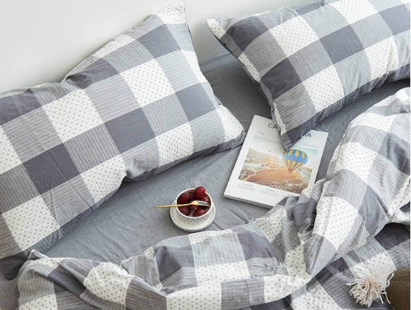 四件套床品搭配对比,床品四件套怎么选款式和卧室配