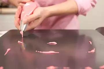 甜品爱好者的钟爱自制马卡龙,如何用马卡龙做甜点