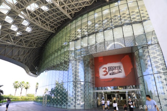 美女三亚之旅、疯狂购物、刷爆银行卡、