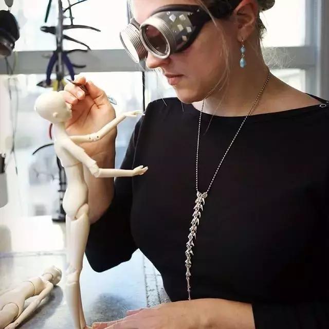 李晨花200万买的求婚娃娃，到底什么来头？