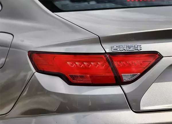 帝豪gl和卡罗拉选哪个好,卡罗拉和吉利帝豪gl