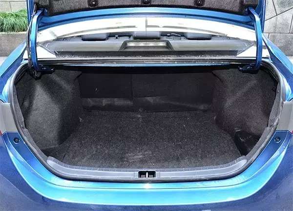 帝豪gl和卡罗拉选哪个好,卡罗拉和吉利帝豪gl