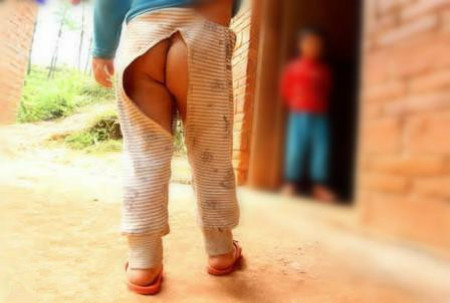 5岁孩子尿尿疼还有点出血,小孩小便痛还带血是怎么回事