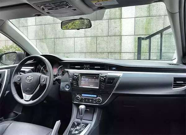 帝豪gl和卡罗拉选哪个好,卡罗拉和吉利帝豪gl