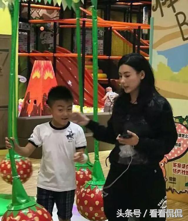 姑娘，你这样让我们没法做生意了啊，小本买卖