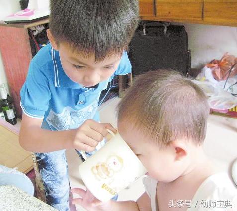 幼儿园小手拉大手主题活动计划,小班主题活动大手牵小手