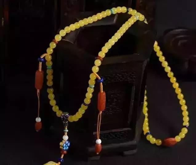 翡翠珠子戴脖子的76颗寓意,翡翠手串珠子颗数讲究