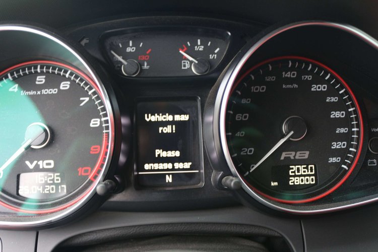 r8是顶级超跑吗,年轻人的第一台超跑r8