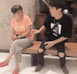 兔子是正经兔子，老爷爷比较意外