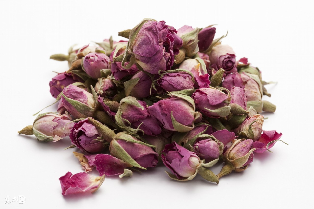 红花玫瑰花泡水喝功效与禁忌,玫瑰花红枣泡水的功效与禁忌