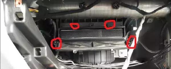 奔驰宝马奥迪空调滤芯更换教程,宝马五系空调滤清器