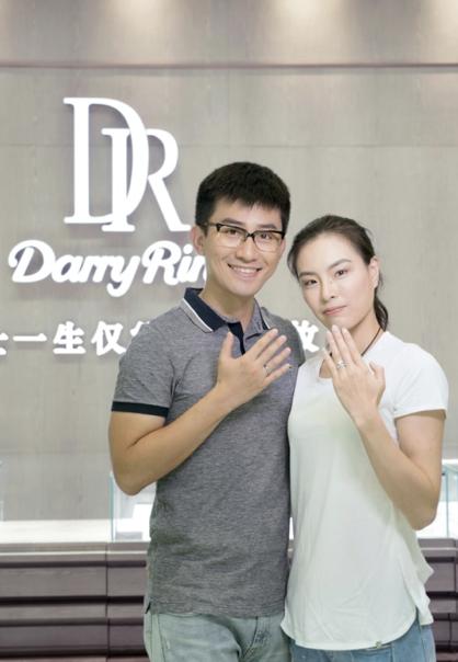 吴敏霞大婚皇冠,吴敏霞夫妇挑婚戒网易