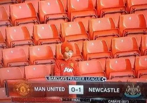 足球迎来了一个最让人遗憾的告别,足球那些感人的事