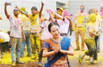 色彩缤纷的西安胡里节