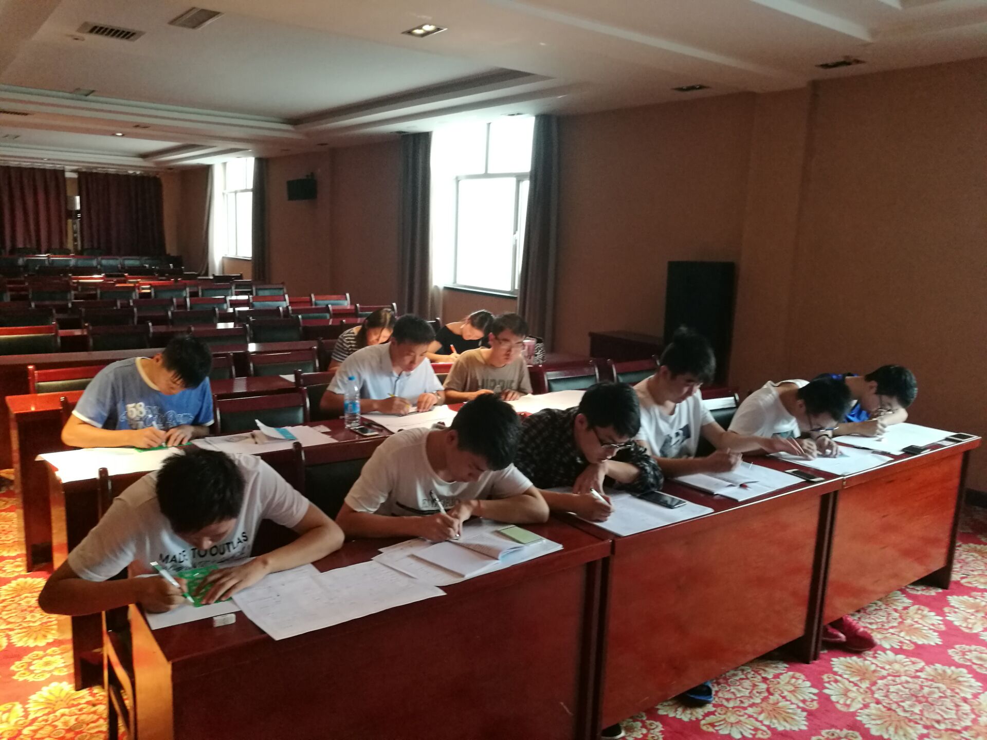 应届毕业两个月入职感受,应届生入职一年的感悟与收获