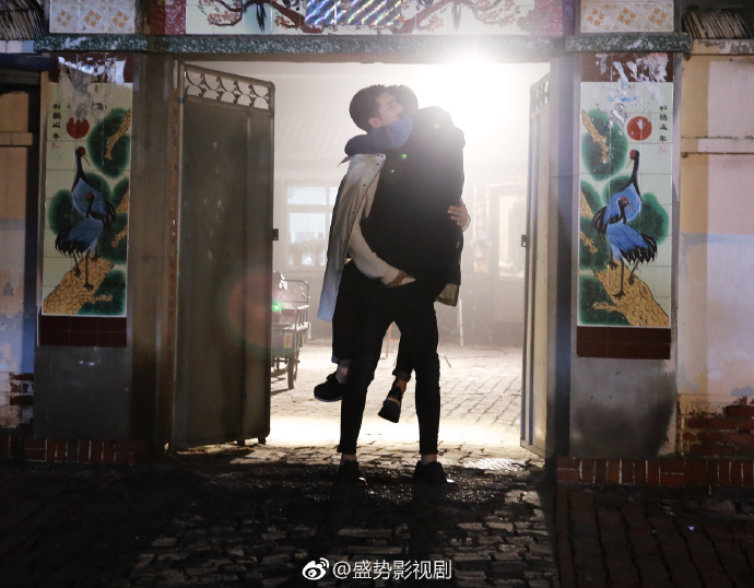 盛势花絮大粽子偷亲,盛势最新剧照图片