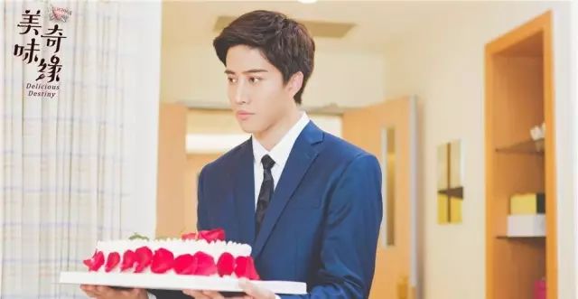 mike帅气腹肌,mike露腹肌