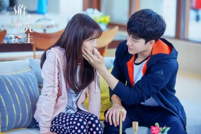 mike帅气腹肌,mike露腹肌