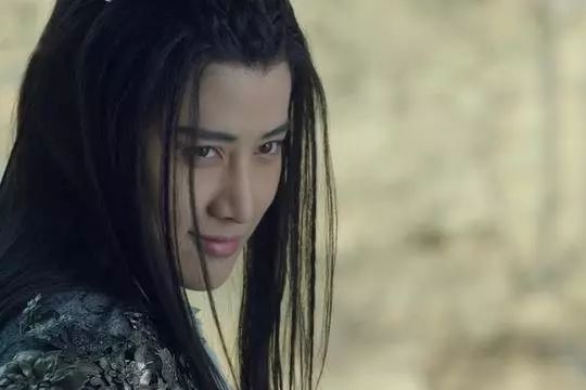 mike帅气腹肌,mike露腹肌