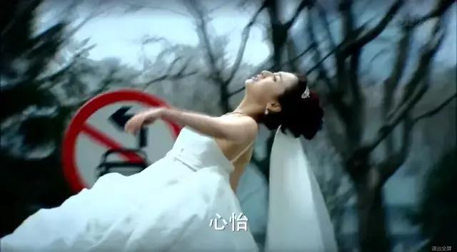 假摔、吊威亚、真人被撞飞，影视剧中的车祸戏是这么拍的？！