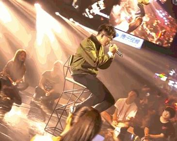 毛不易夺冠的现场版,毛不易夺冠扎心团