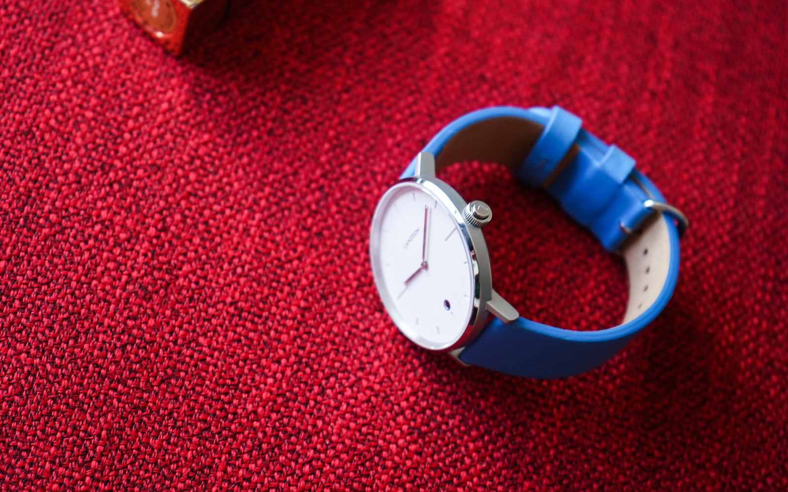 苹果手表更好还是太空人手表更好,苹果智能表值得买吗