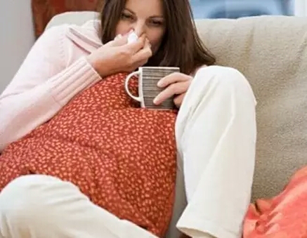 怀孕鼻炎犯了打喷嚏会影响胎儿吗,怀孕打喷嚏会不会震到胎儿