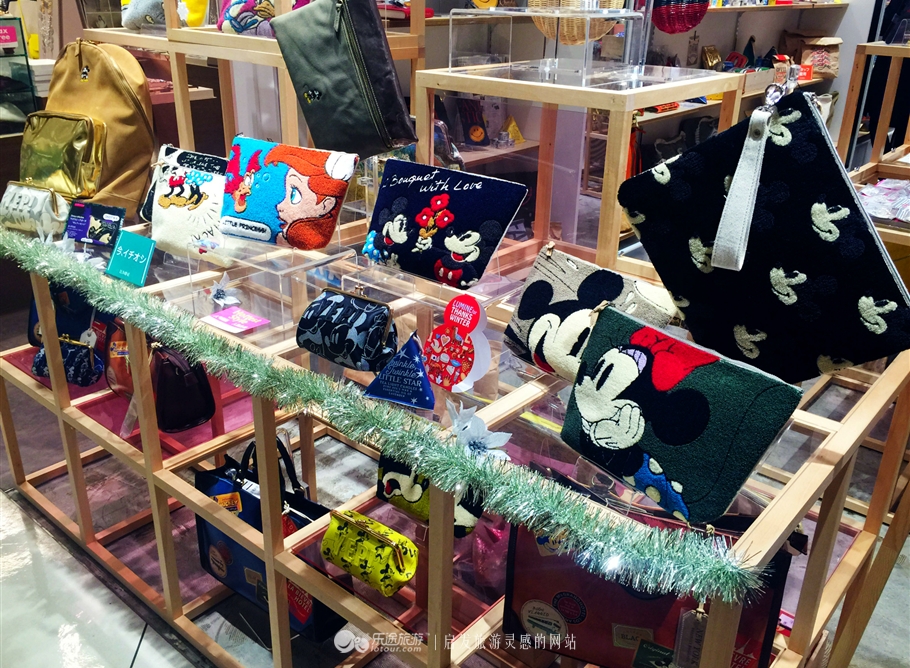 鍦ｈ癁棰勫敭褰╁,鍦ｈ癁褰╁濂楅