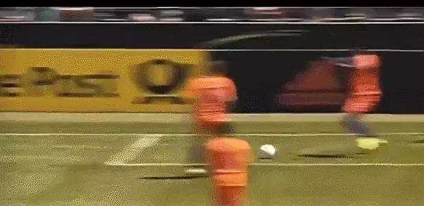 2022法甲妖人前锋,奥古斯丁鲁贝托远射