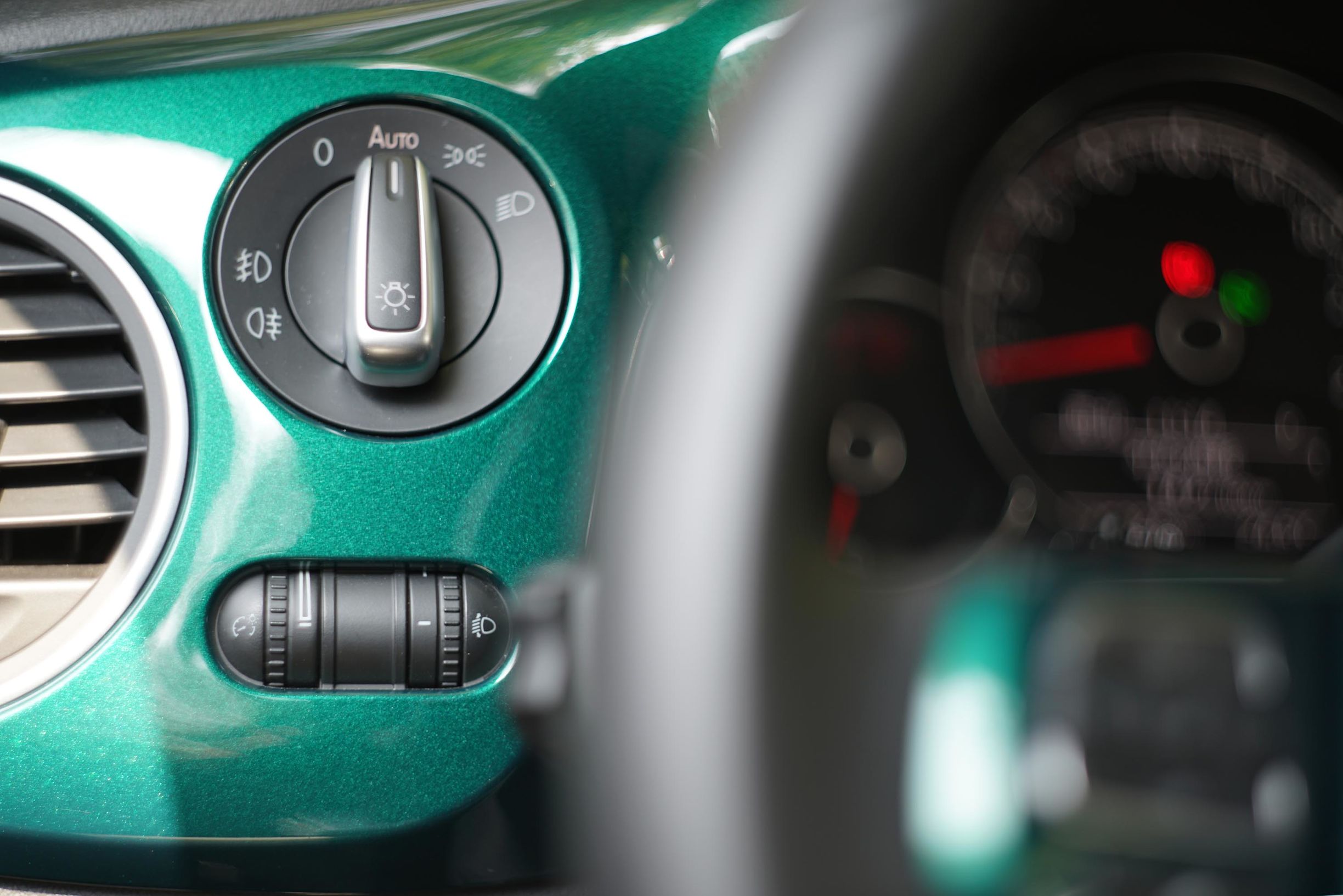 秋日里的竹璃绿｜大众甲壳虫