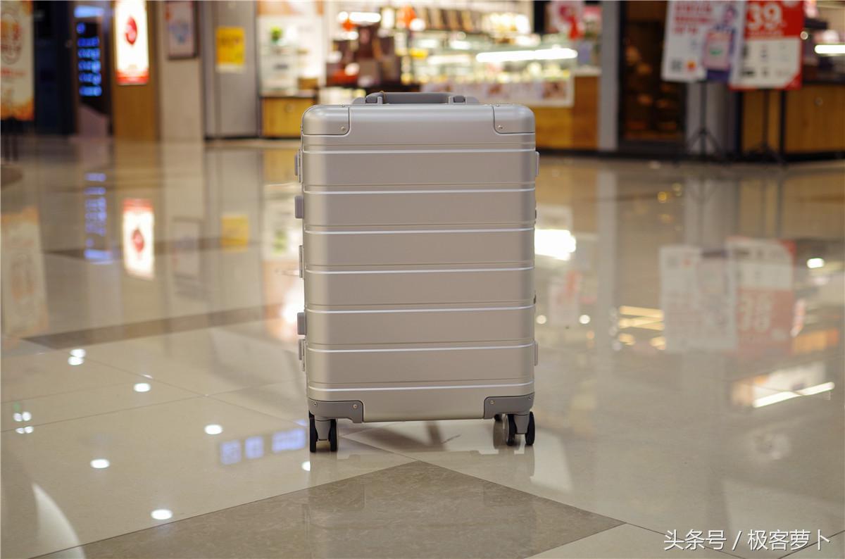 999元+镁铝合金+TSA锁，小米再扮价格屠夫叫板RIMOWA