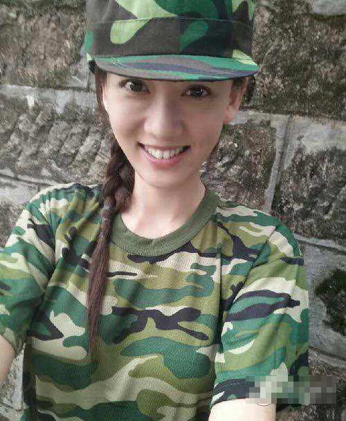 军训检验颜值：娜扎素颜令人惊艳王俊凯晒黑帅气不减