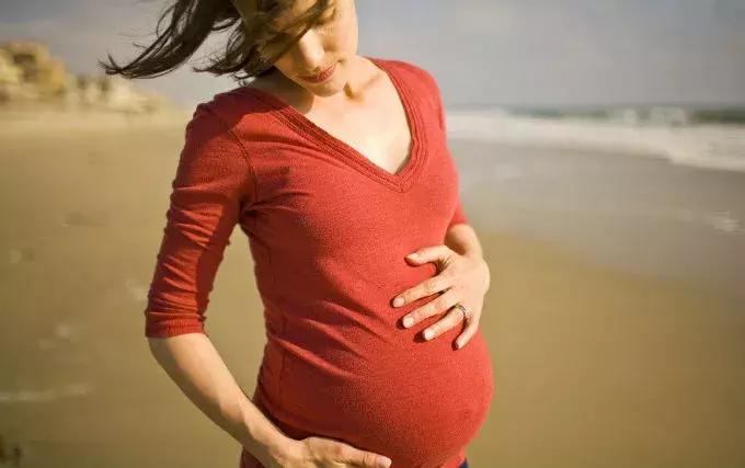 孕妈突然破水怎么办,孕妈早期见红了该怎么做