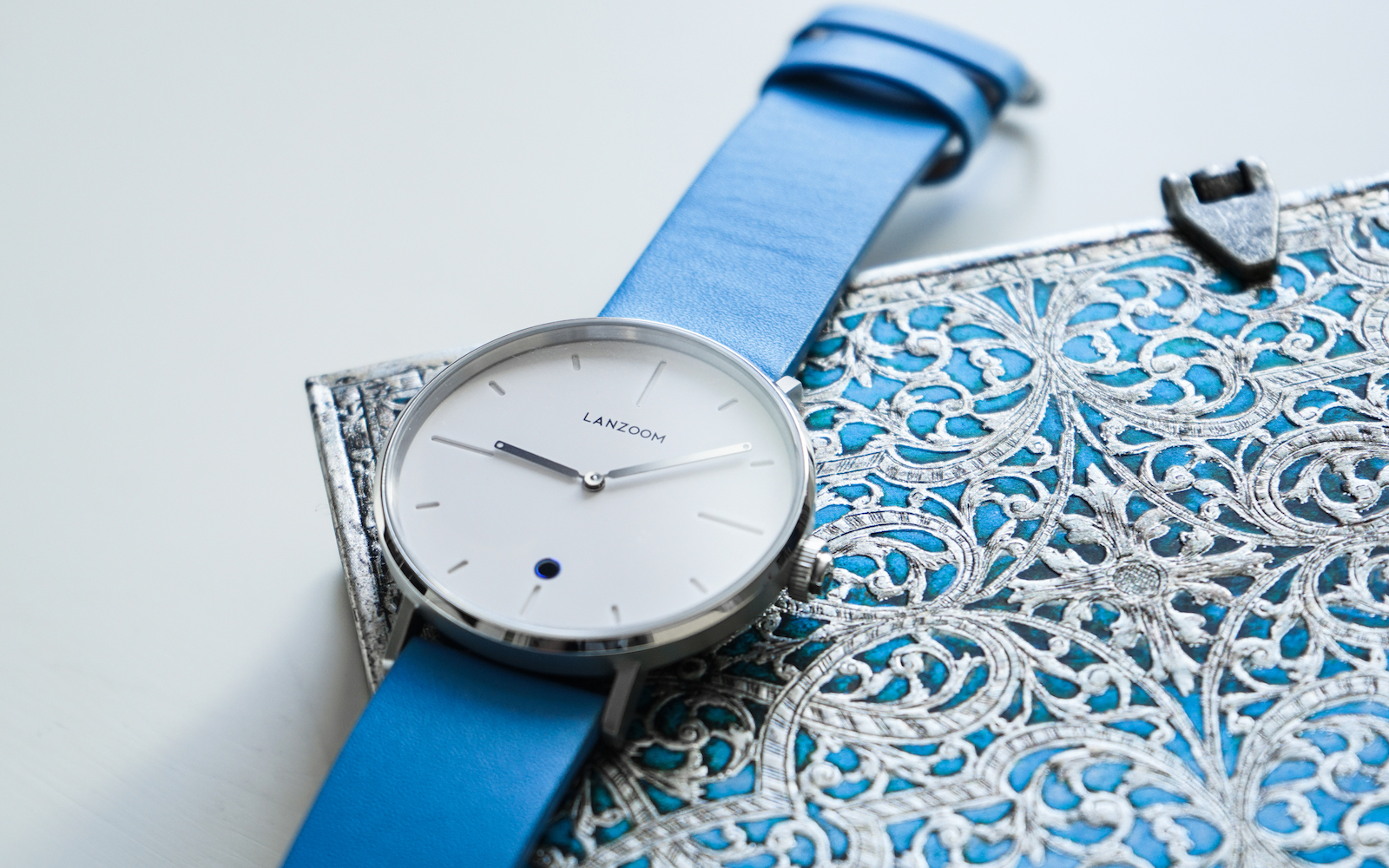 苹果手表更好还是太空人手表更好,苹果智能表值得买吗