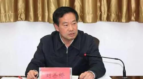 光明早报：贴吧、微博等被罚；节前油价迎两连涨