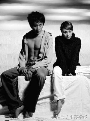 你是短暂的玫瑰也是长久的琥珀,你是短暂的花也是长久的琥珀