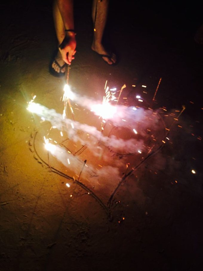 在三亚的沙滩上晒太阳,三亚海边晒太阳