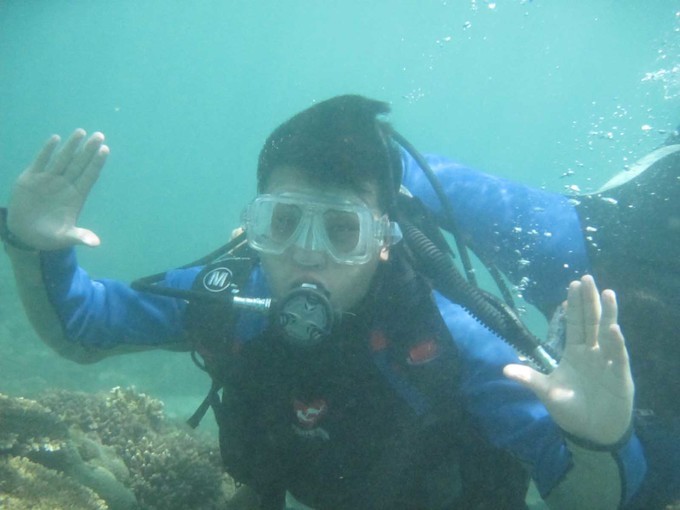 在三亚的沙滩上晒太阳,三亚海边晒太阳