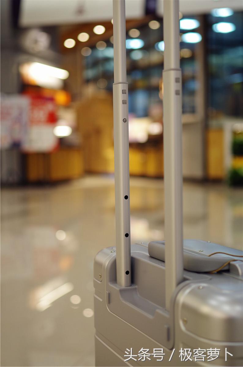 999元+镁铝合金+TSA锁，小米再扮价格屠夫叫板RIMOWA