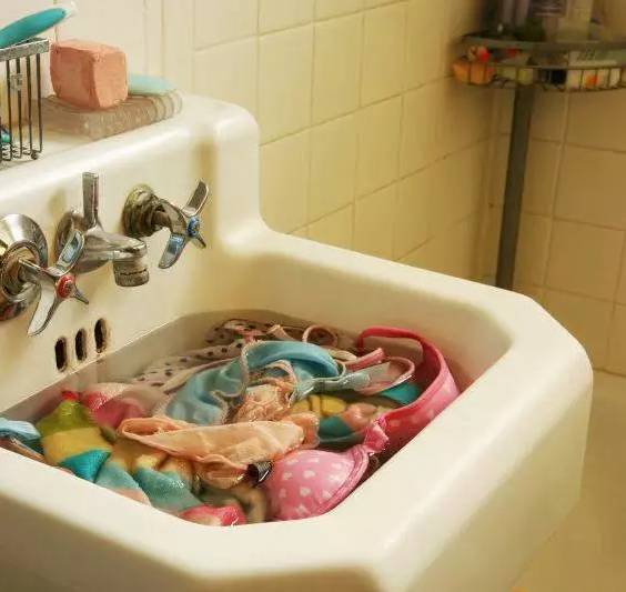 *裤内**一天不洗有10万细菌！关于清洗*裤内**的五大误区，你做过几个？